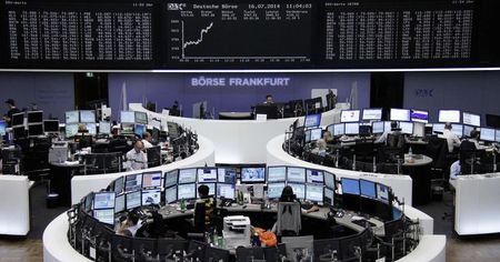 © Reuters. Las bolsas europeas cierran al alza por BES y las mineras