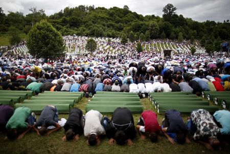 © Reuters. Un tribunal responsabiliza a Holanda de 300 muertes en Srebrenica 
