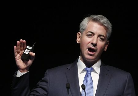 © Reuters. Ackman, CEO and portfolio manager of Pershing Square Capital Management, L.P., speaks at the Ira Sohn Investment Conference in New York
