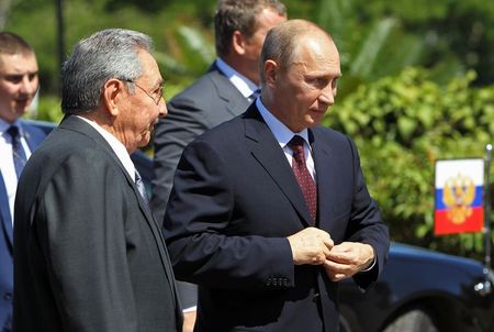 © Reuters. Rusia reabrirá una base de espionaje de la era soviética en Cuba 