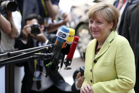 © Reuters. Germany's Chancellor Merkel arrives at an European Union leaders summit in Brussels