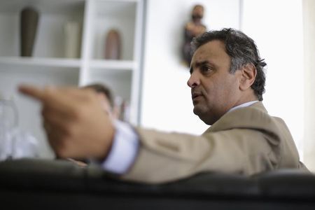 © Reuters. O candidato do PSDB à Presidência da República, Aécio Neves, em foto de abril de 2014 em Brasília.