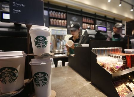 © Reuters. Paper cups of different sizes are seen on display at Starbuck's first Colombian store at 93 park in Bogota