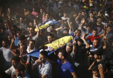© Reuters. Un bombardeo israelí mata a cuatro niños en una playa de Gaza