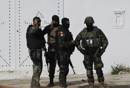 © Reuters. مقتل واصابة جنود تونسيين في هجوم مسلحين اسلاميين قرب حدود الجزائر