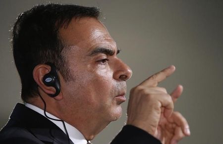 © Reuters. Nissan Motor Co's President and Chief Executive Officer Ghosn gestures as he speaks at a news conference at its headquarters in Yokohama