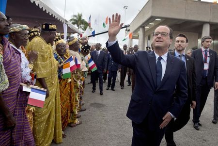 © Reuters. مجموعة متشددة تعلن مسؤوليتها عن هجوم استهدف قافلة عسكرية فرنسية في مالي