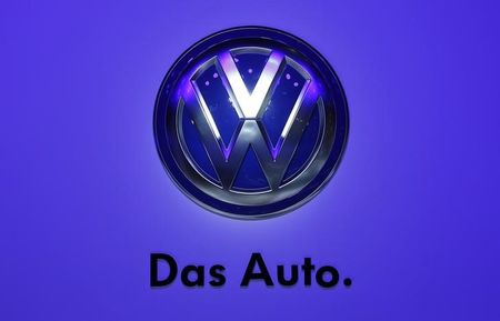 © Reuters. File photo of the logo of Volkswagen
