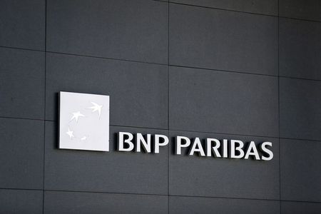 © Reuters. BNP Paribas logo is pictured on the building of the bank in Geneva