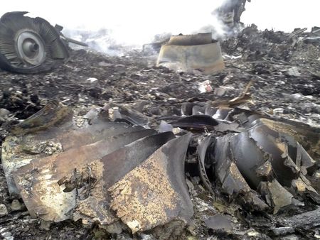 © Reuters. Local da queda de avião da Malaysia Airlines em Grabovo, na região de Donetsk
