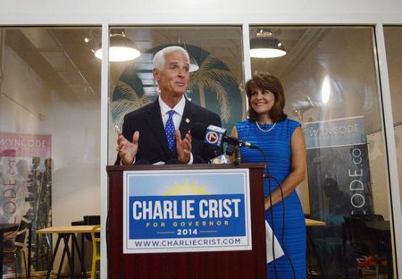 © Reuters. Democrat Charlie Crist introduces Annette Taddeo-Goldstein, a South Florida Hispanic, as his running mate for the Florida gubernatorial race, in Miami