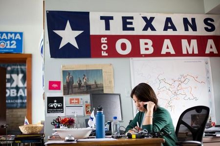 © Reuters. Battleground Texas volunteer Crain makes phone calls encouraging early voting for Democratic gubernatorial candidate Wendy Davis in Austin