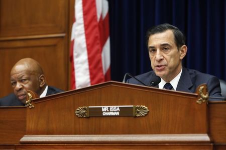 © Reuters. Issa holds a House Oversight and Government Reform Committee hearing about e-mails belonging to Lerner, on Capitol Hill in Washington