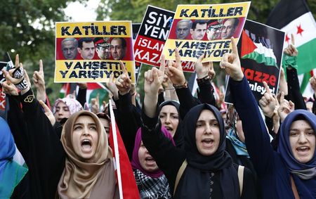 © Reuters. إسرائيل تخفض حجم بعثتها الدبلوماسية في تركيا بعد احتجاجات