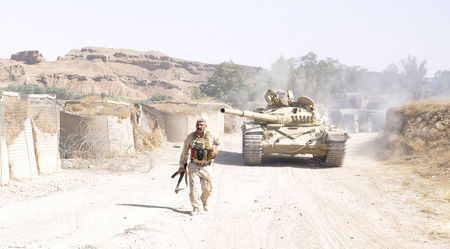 © Reuters. A tank is pictured as Iraqi security forces patrol after clashes with militants of the Islamic State, formerly known as ISIL, in the Hamrin mountains in Diyala province