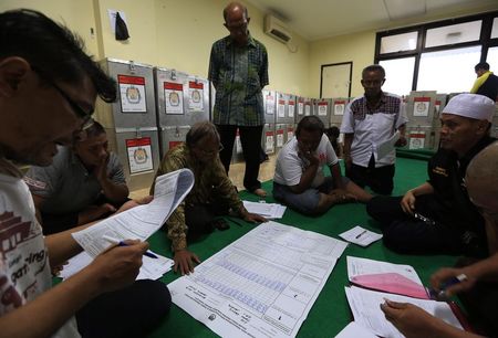 © Reuters. لجنة الانتخابات الإندونيسية لا ترى سببا لتأخير اعلان نتائج انتخابات الرئاسة