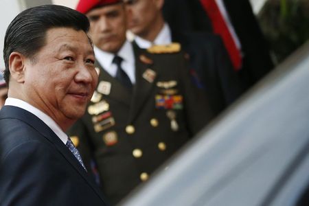 © Reuters. China's President Xi arrives for a meeting with Venezuela's President Maduro in Caracas