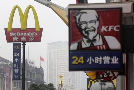 © Reuters.  MCDONALD'S ET KFC S'EXCUSENT AUPRÈS DES CHINOIS