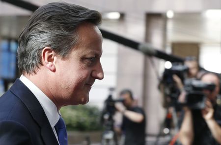 © Reuters. Britain's Prime Minister Cameron arrives at a European Union leaders summit in Brussels