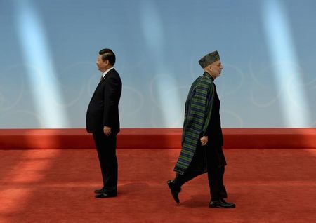 © Reuters. Afghanistan's President Karzai leaves after shaking hands with his Chinese counterpart Xi before the opening ceremony of the CICA summit in Shanghai
