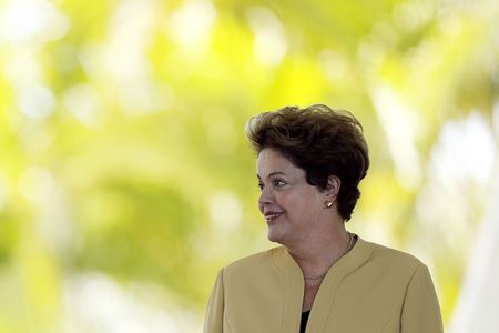 © Reuters. Brazil's President Rousseff looks on during a welcoming ceremony for EU Commission President Barroso before a meeting at the Alvorada Palace in Brasilia