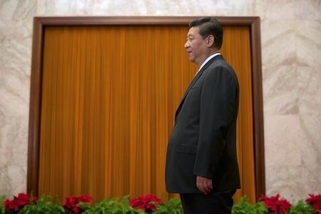 © Reuters. China's President Xi waits to greet Cuba's First Vice President of the Council of State Diaz-Canel in Beijing