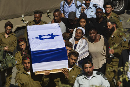 © Reuters. Funeral de soldado israelense em Jerusalém