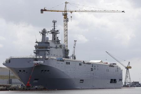 © Reuters. LA LIVRAISON CONFIRMÉE D'UN MISTRAL À MOSCOU SALUÉE EN FRANCE