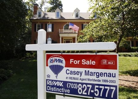 © Reuters. A home for sale is seen in Virginia