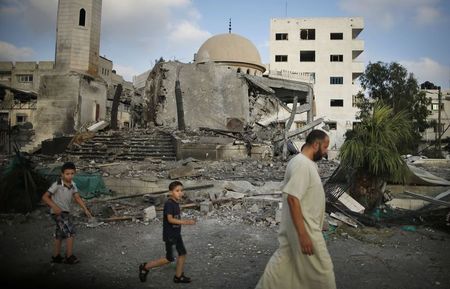 © Reuters. الفلسطينيون يطالبون الأمم المتحدة بالتحقيق في الهجوم الاسرائيلي على غزة