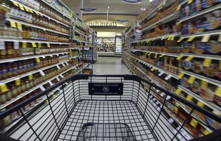 © Reuters. Groceries are shown on the shelves at a Vons grocery store in Encinjtas, California