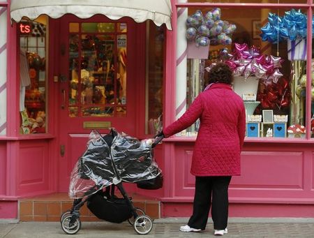 © Reuters. A woman stops to look in the window of a shop in London