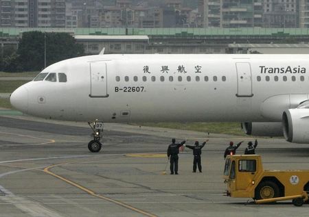 © Reuters. Un aereo della TransAsia Airways in una immagine di archivio