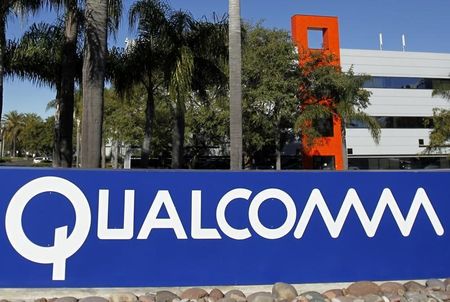 © Reuters. A Qualcomm sign is seen at one of Qualcomm's numerous buildings located on its San Diego Campus