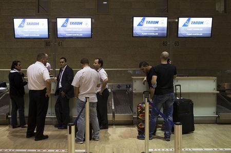 © Reuters. اسرائيل تسعى لاستئناف رحلات الطيران الخارجية إلى تل ابيب