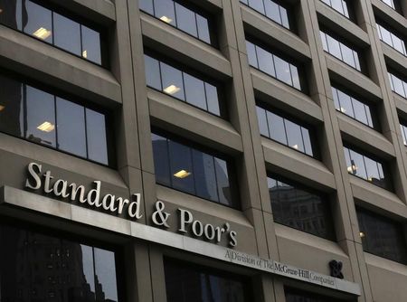 © Reuters. A view shows the Standard & Poor's building in New York's financial district