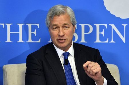 © Reuters. JPMorgan Chairman and CEO Jamie Dimon speaks at the Aspen Institute's 