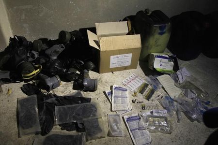 © Reuters. Chemical materials and gas masks are pictured in warehouse at front line of clashes between opposition fighters and government forces, during a guided tour by the Syrian Army in Jobar