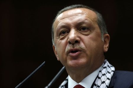 © Reuters. المجلس اليهودي الأمريكي يريد استرداد وسام منحه لاردوغان
