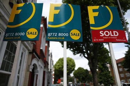 © Reuters. اسعار المساكن في بريطانيا تنمو بأبطأ وتيرة في اكثر من عام