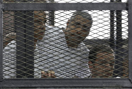 © Reuters. صحفيو الجزيرة المسجونون في مصر يعتزمون الطعن على احكام السجن