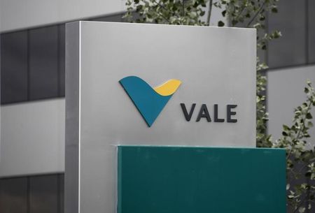 © Reuters. Логотип Vale у офиса продаж компании под Женевой 