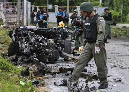 © Reuters. مقتل اثنين في انفجار سيارة ملغومة ألقيت مسؤوليته على انفصاليين بجنوب تايلاند