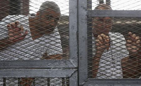 © Reuters. صحفي بالجزيرة مسجون بمصر يعتزم الطعن على حكم السجن
