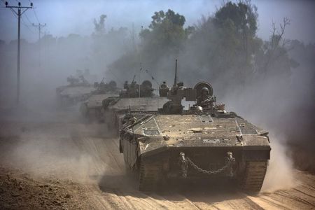 © Reuters. اسرائيل ترفض خطة لوقف إطلاق النار وعدد القتلى يقترب من 850