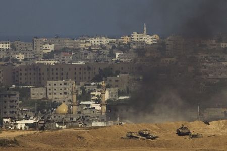 © Reuters. وزارة الصحة: إسرائيل تقتل 18 من أفراد عائلة واحدة بغزة