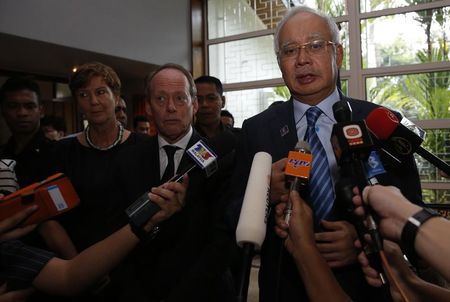 © Reuters. Holanda y Malasia mantendrán una reunión por el acceso a restos del avión