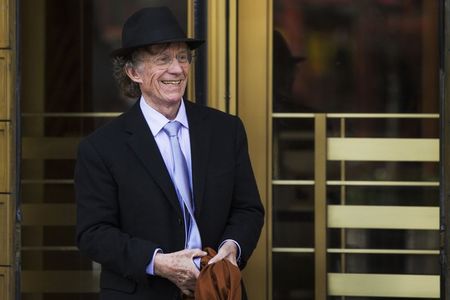 © Reuters. Texas investor Samuel Wyly exits the Manhattan Federal Court