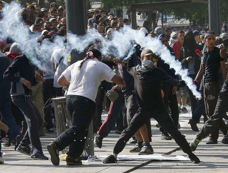 © Reuters. INCIDENTS À LA MANIFESTATION POUR GAZA À PARIS