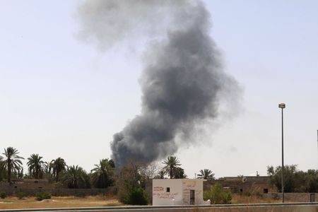 © Reuters. Smoke rises over the Airport Road area after heavy fighting between rival militias broke out near the airport in Tripoli